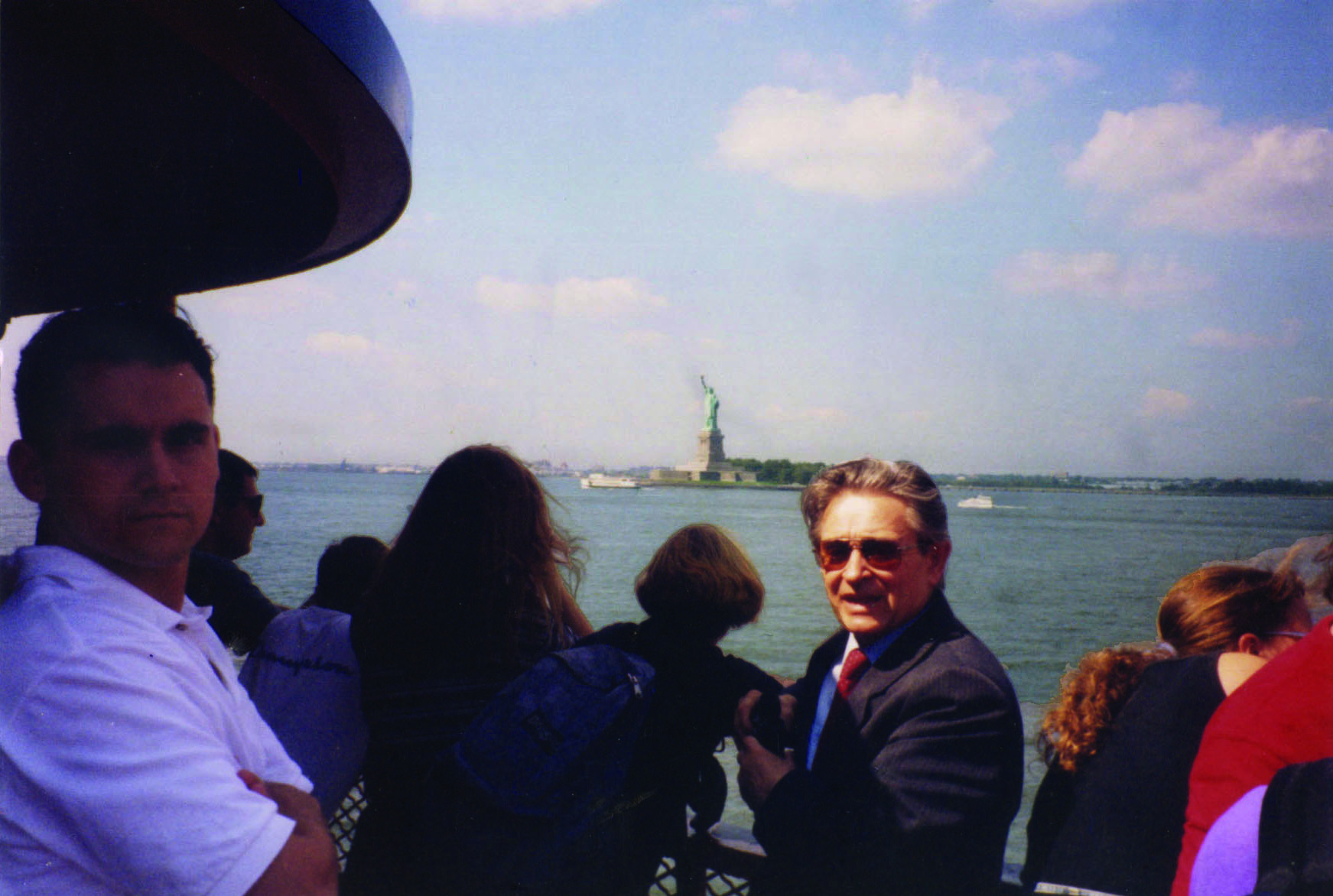 У поїздці до США, вдалині знаменита статуя Свободи
